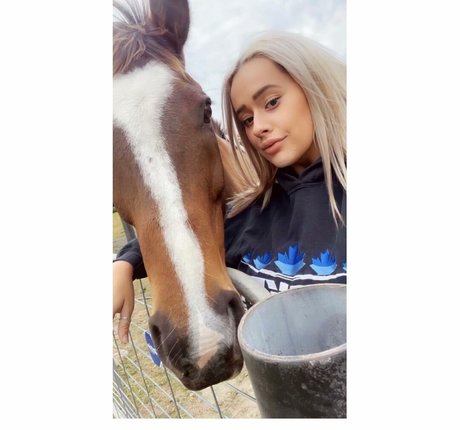 Naakte gelekte OnlyFans-foto van Kathryn