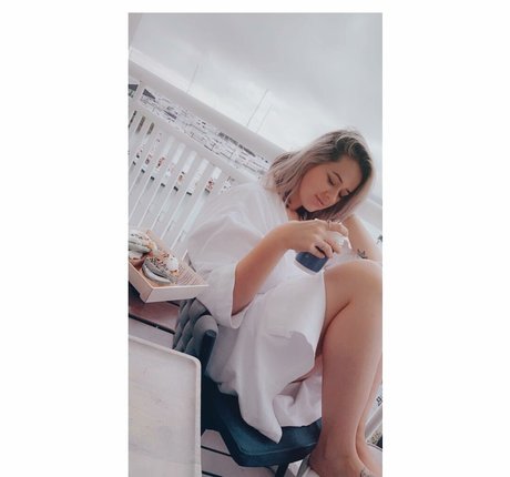 Naakte gelekte OnlyFans-foto van Kathryn