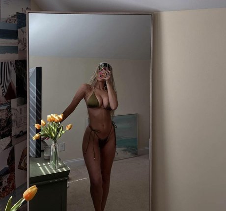 Naakte gelekte OnlyFans-foto van Maddie Hope