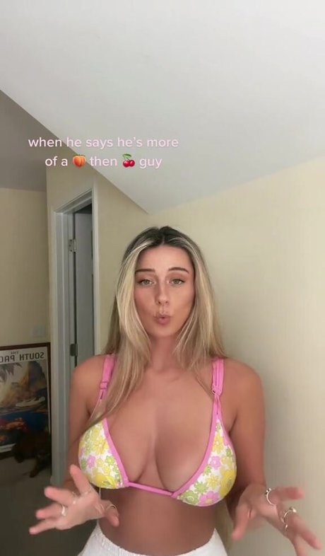Naakte gelekte OnlyFans-foto van Maddie Hope