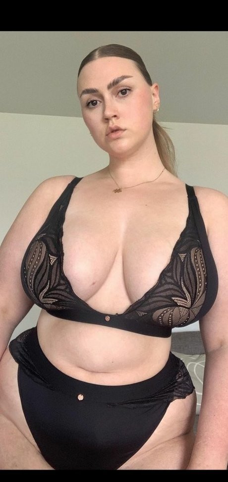 Naakte gelekte OnlyFans-foto van Otoni Ogni