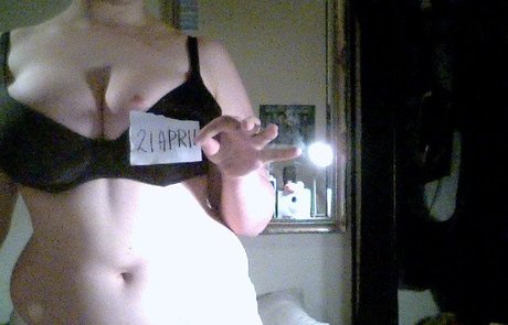 Naakte gelekte OnlyFans-foto van Otoni Ogni