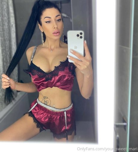 Naakte gelekte OnlyFans-foto van Marinadima