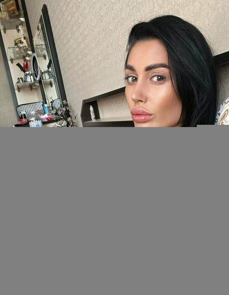 Naakte gelekte OnlyFans-foto van Marinadima