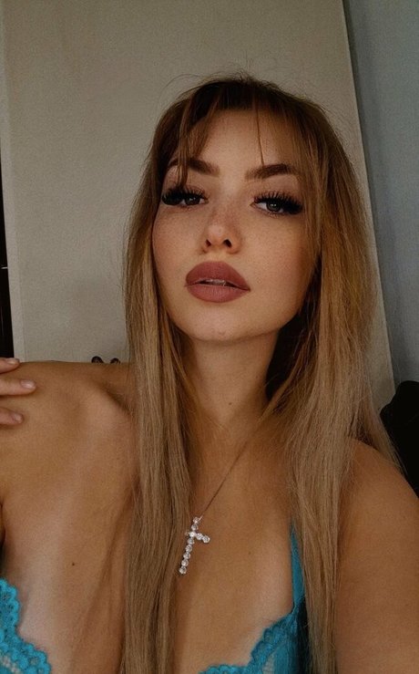 Naakte gelekte OnlyFans-foto van Stassiapetsou