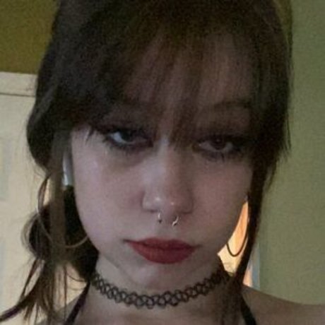 Naakte gelekte OnlyFans-foto van Sluttylilypad