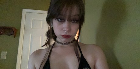 Naakte gelekte OnlyFans-foto van Sluttylilypad