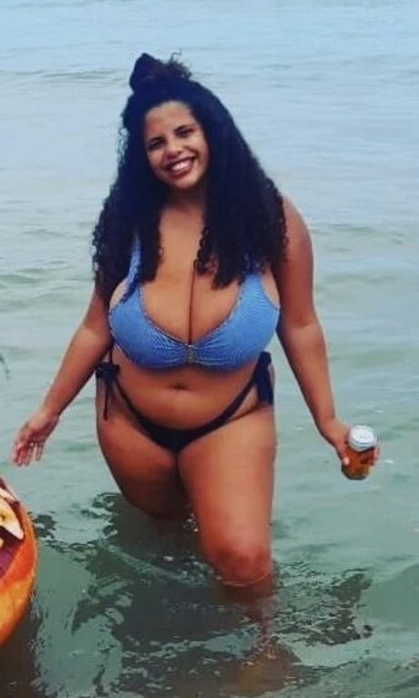 Naakte gelekte OnlyFans-foto van Mayla Coimbra