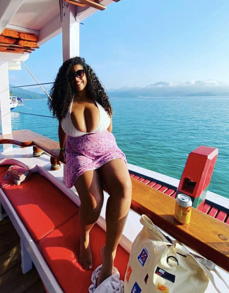 Naakte gelekte OnlyFans-foto van Mayla Coimbra