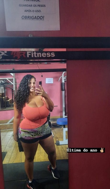 Naakte gelekte OnlyFans-foto van Mayla Coimbra