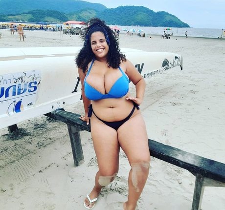 Naakte gelekte OnlyFans-foto van Mayla Coimbra