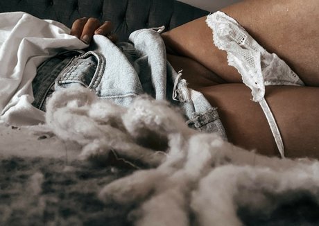 Naakte gelekte OnlyFans-foto van Merindah Brooke