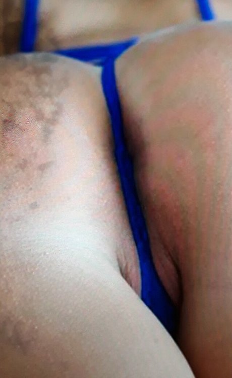 Naakte gelekte OnlyFans-foto van Laxmily