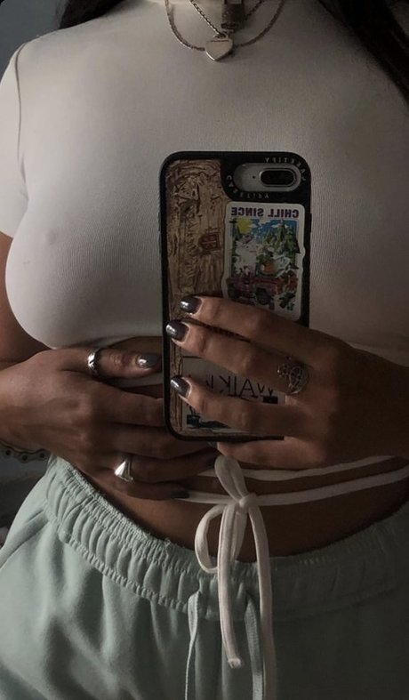 Naakte gelekte OnlyFans-foto van Ceara Maya