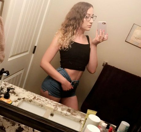 Naakte gelekte OnlyFans-foto van Mommyjae