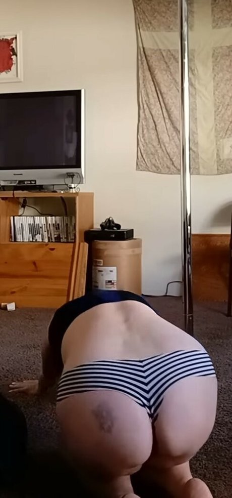 Naakte gelekte OnlyFans-foto van Adia Rayne