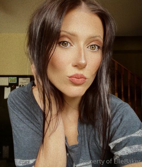 Naakte gelekte OnlyFans-foto van Elle Baker