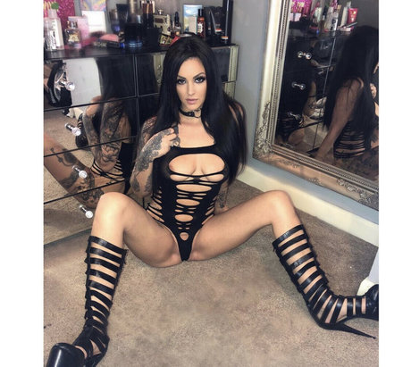 Naakte gelekte OnlyFans-foto van Irelandinkedprincessxx