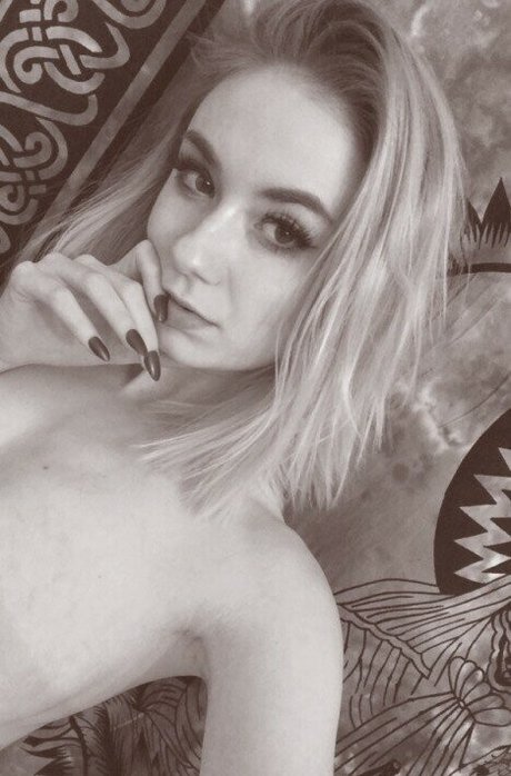 Naakte gelekte OnlyFans-foto van Oddcavities