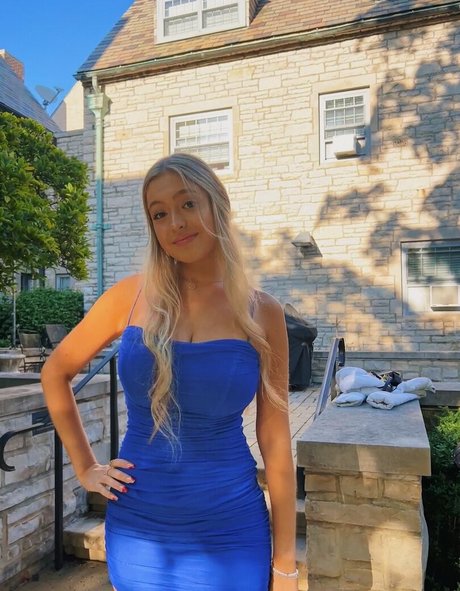 Naakte gelekte OnlyFans-foto van Alina Fernandez