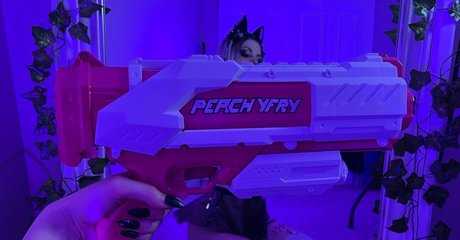 Naakte gelekte OnlyFans-foto van Peachyfry