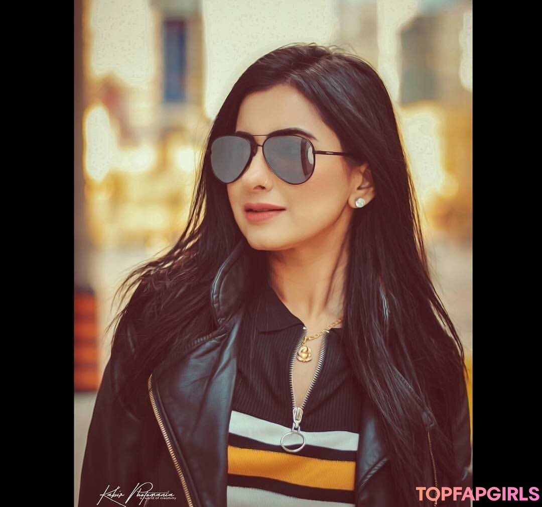 Naakte gelekte OnlyFans-foto van Meetii Kalher #1090