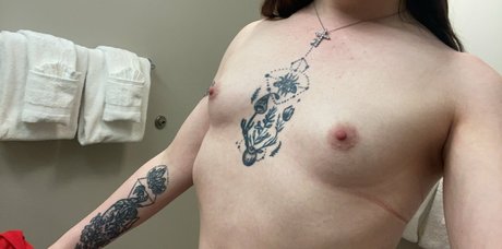 Naakte gelekte OnlyFans-foto van Tsalexis