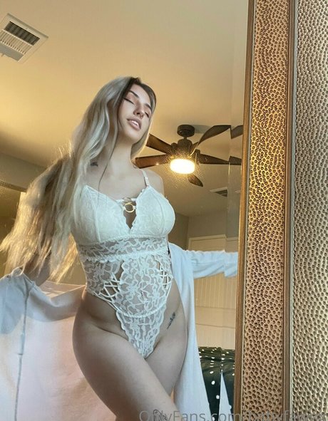 Naakte gelekte OnlyFans-foto van Fawnx