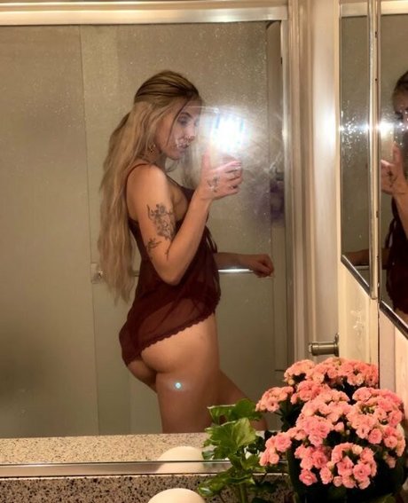 Naakte gelekte OnlyFans-foto van Fawnx