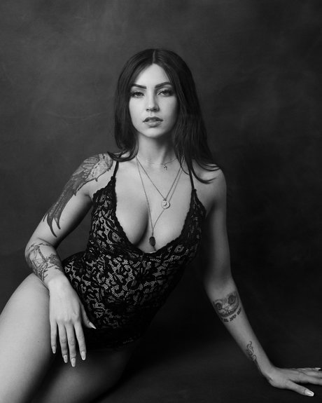 Naakte gelekte OnlyFans-foto van Sylina Ruiz