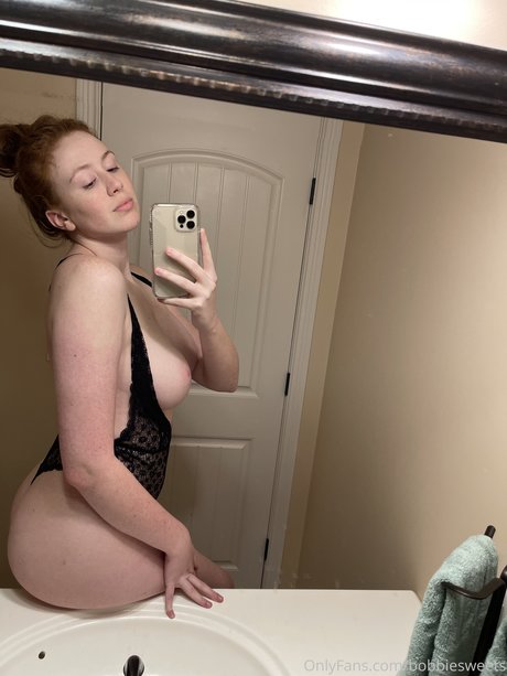 Naakte gelekte OnlyFans-foto van Bobbie Sweets