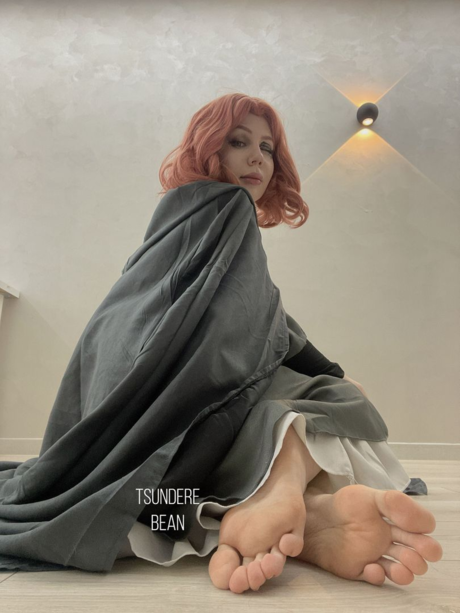 Naakte gelekte OnlyFans-foto van Tsunderebean