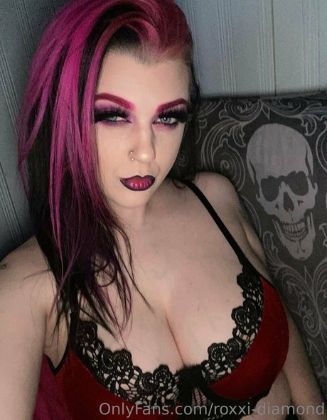 Naakte gelekte OnlyFans-foto van Roxxi Diamond