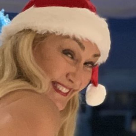 Naakte gelekte OnlyFans-foto van Ozzy Suzy