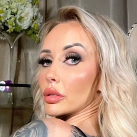 Naakte gelekte OnlyFans-foto van Donna Matheson