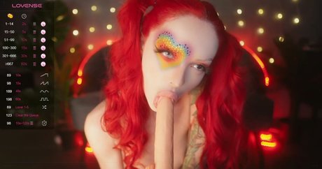 Naakte gelekte OnlyFans-foto van Poppy Parker