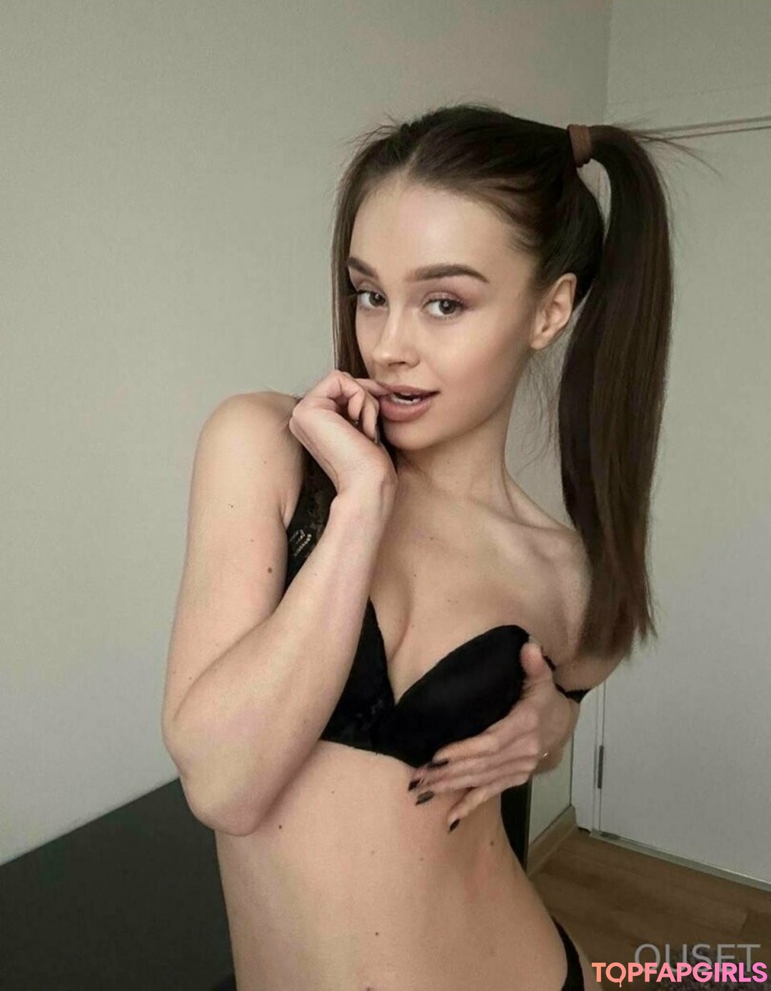 Naakte gelekte OnlyFans-foto van Ouset #1088