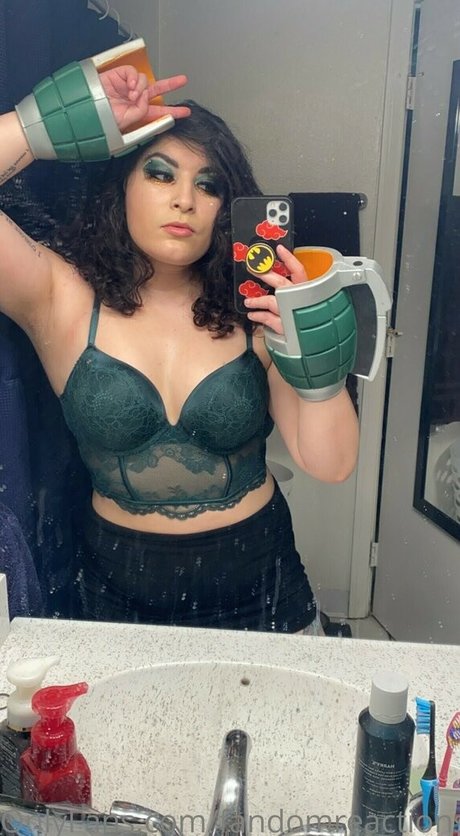 Naakte gelekte OnlyFans-foto van Fandomreactions