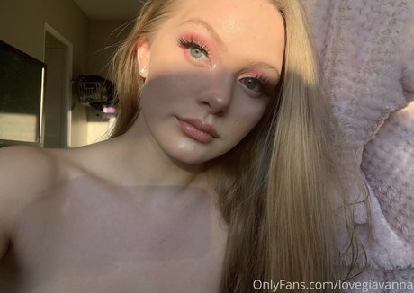 Naakte gelekte OnlyFans-foto van Luvgiavanna