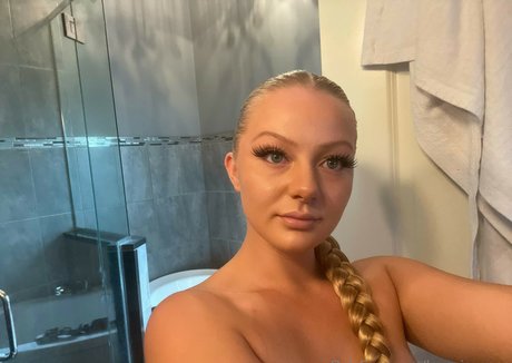 Naakte gelekte OnlyFans-foto van Luvgiavanna
