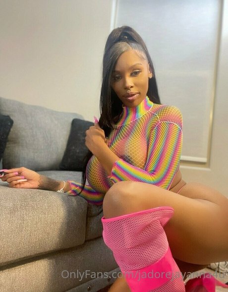 Naakte gelekte OnlyFans-foto van Jadorejayanna