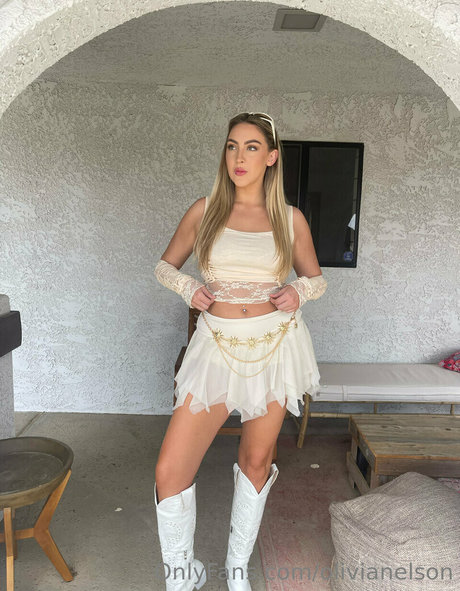 Naakte gelekte OnlyFans-foto van Olivia Nelson