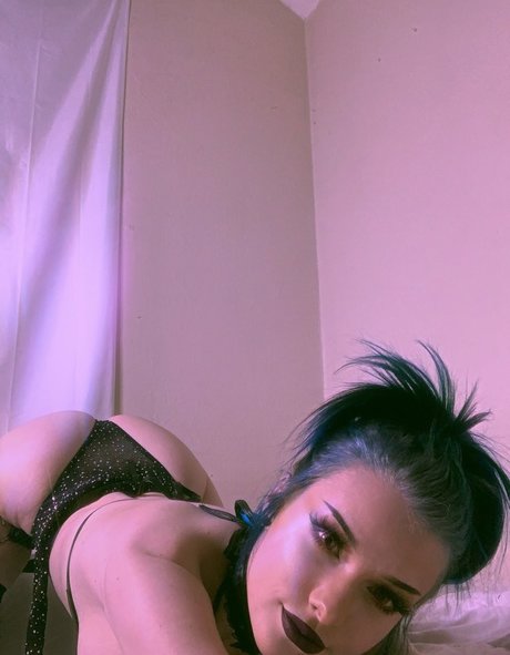 Naakte gelekte OnlyFans-foto van Bunni Lynn