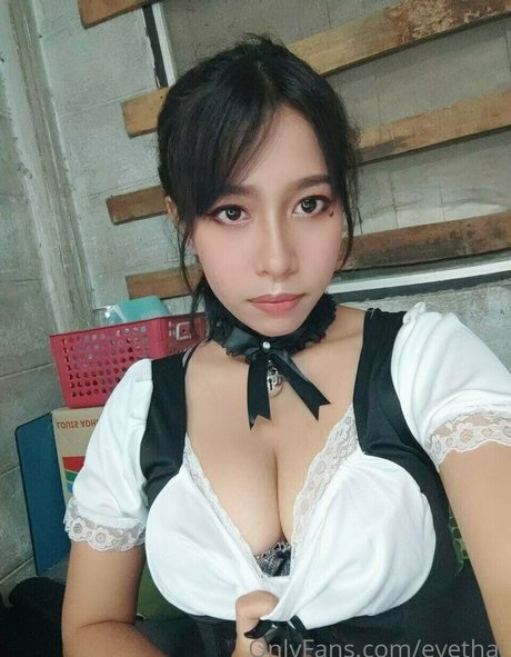 Naakte gelekte OnlyFans-foto van Eyethai