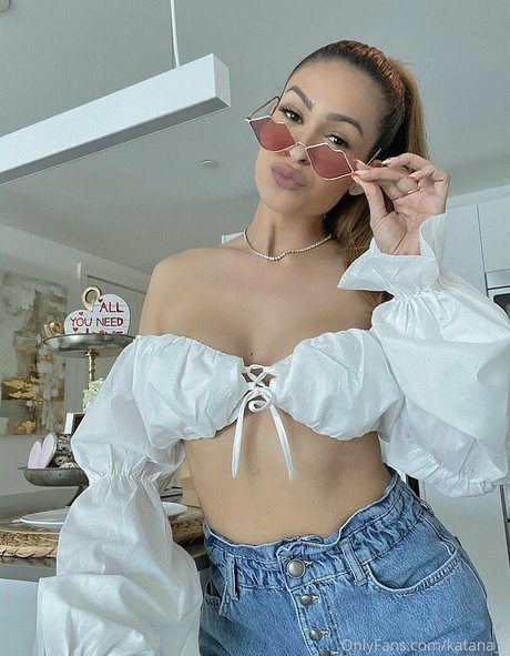 Naakte gelekte OnlyFans-foto van Katana Kombat