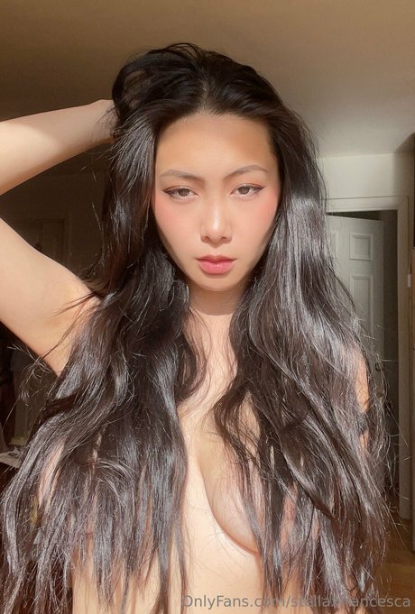 Naakte gelekte OnlyFans-foto van Stella Francesca