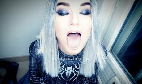 Naakte gelekte OnlyFans-foto van Darcyjames