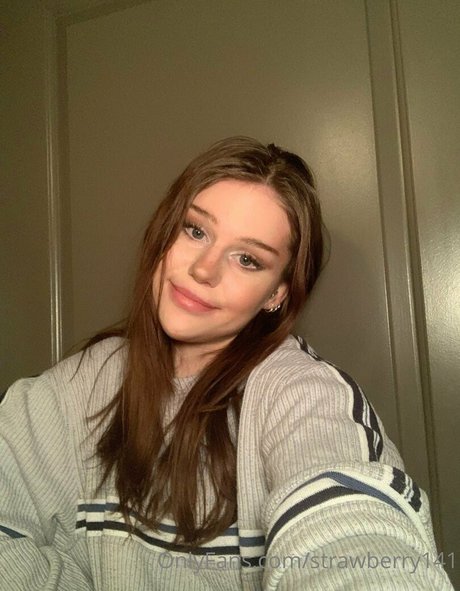 Naakte gelekte OnlyFans-foto van Mabel May