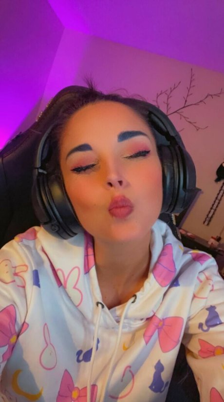 Naakte gelekte OnlyFans-foto van Mrsviolence