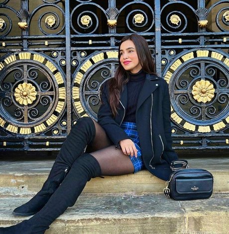 Naakte gelekte OnlyFans-foto van Ankitta Sharma